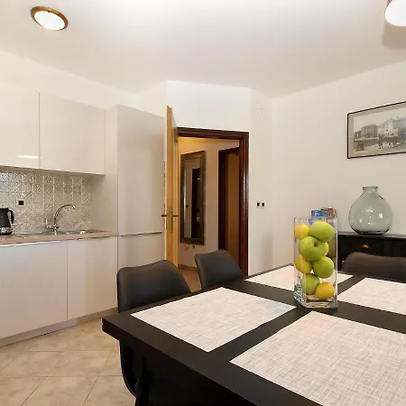 Stinjan 1868 * بولا